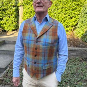 Harris Tweed Vestje "Wales" Met Revers In Gold Tartan