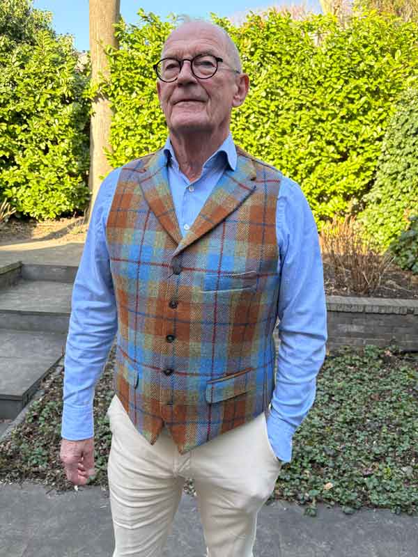 Harris Tweed Vestje "Wales" Met Revers In Gold Tartan