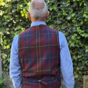 Harris Tweed Vestje "Wales" Met Revers In Berry Check