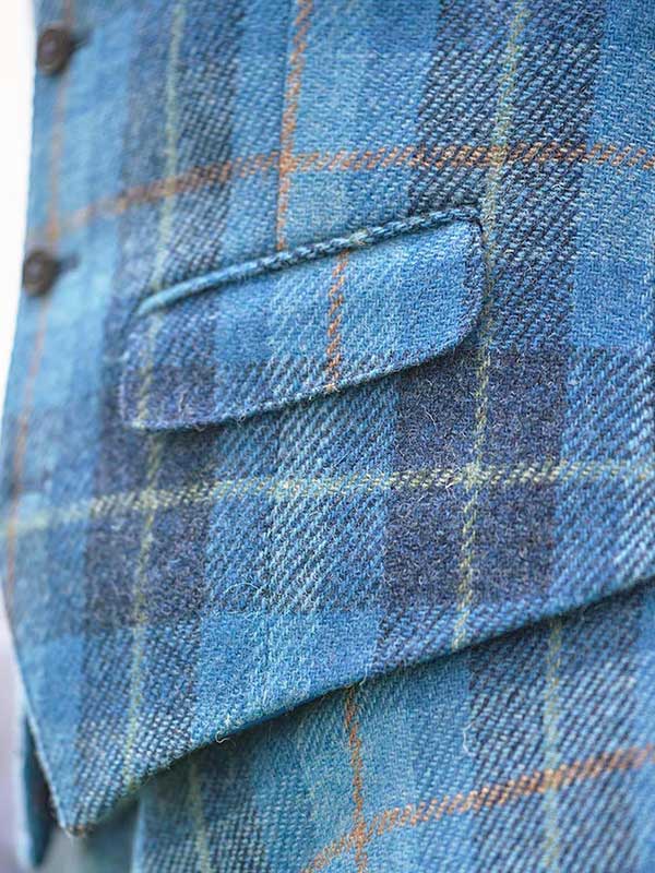 Harris Tweed Vestje "Wales" Met Revers In Jeans Herringbone