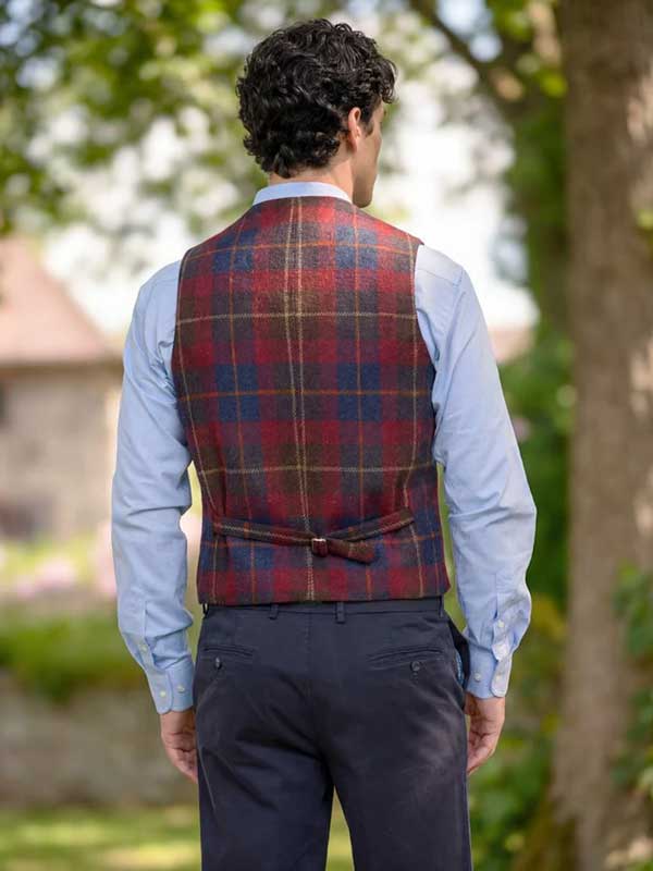 Harris Tweed Vestje "Wales" Met Revers In Berry Check