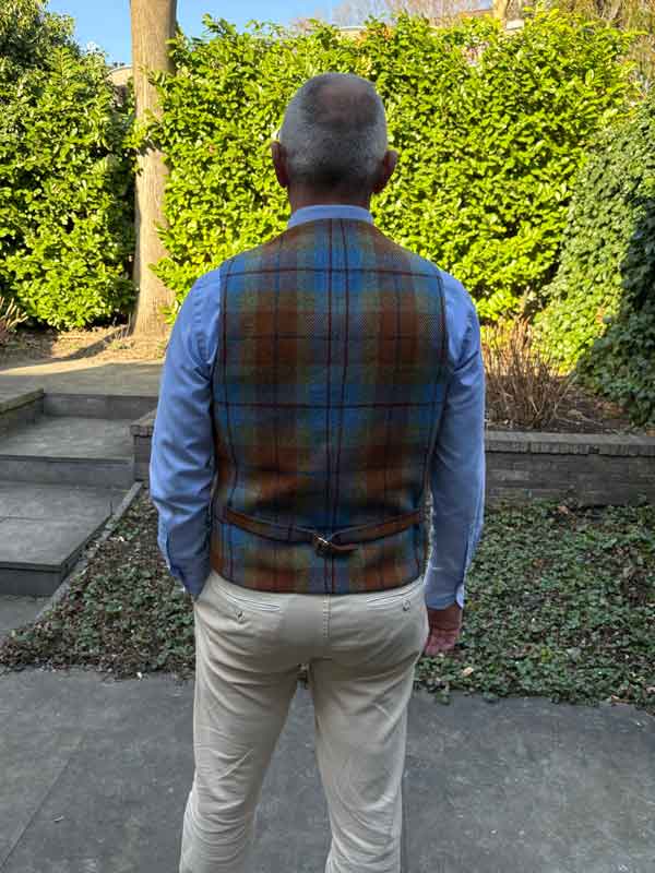 Harris Tweed Vestje "Wales" Met Revers In Gold Tartan