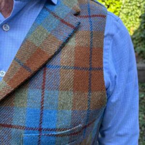 Harris Tweed Vestje "Wales" Met Revers In Gold Tartan