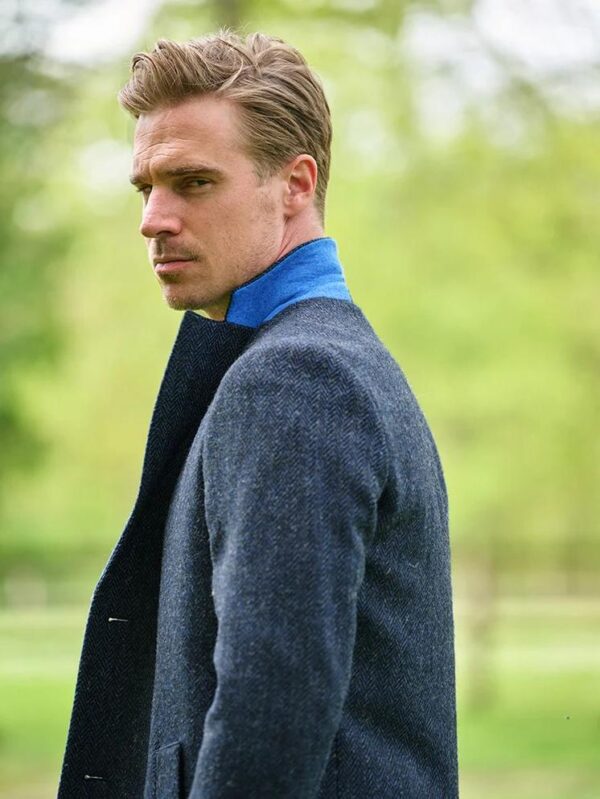 Harris Tweed Overjas "Barney" In Blue Herringbone