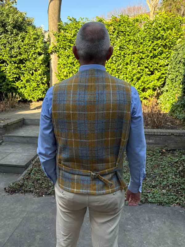 Harris Tweed Vestje "Wales" Met Revers In Amber Check