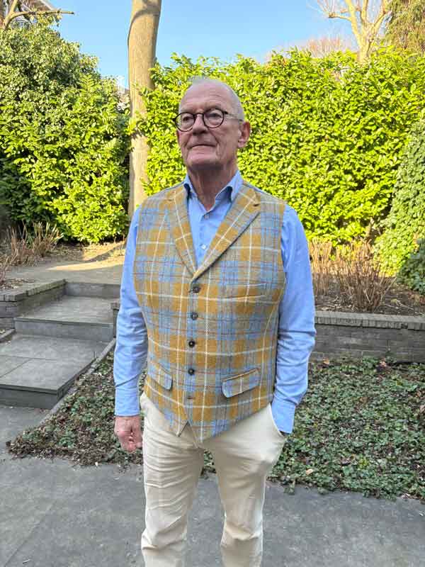 Harris Tweed Vestje "Wales" Met Revers In Amber Check