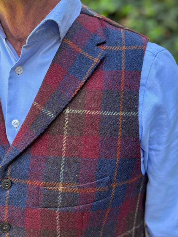 Harris Tweed Vestje "Wales" Met Revers In Berry Check