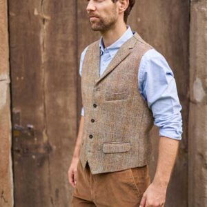 Harris Tweed Vestje "Wales" Met Revers In Sand Herringbone