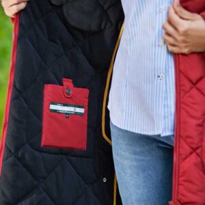 Dames Steppmantel 'Perth' Met Harris Tweed Details en Capuchon In Red Dahlia