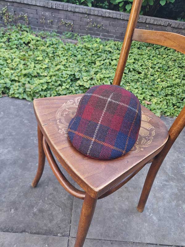 Harris Tweed Flat Cap "Henry" In Berry Check